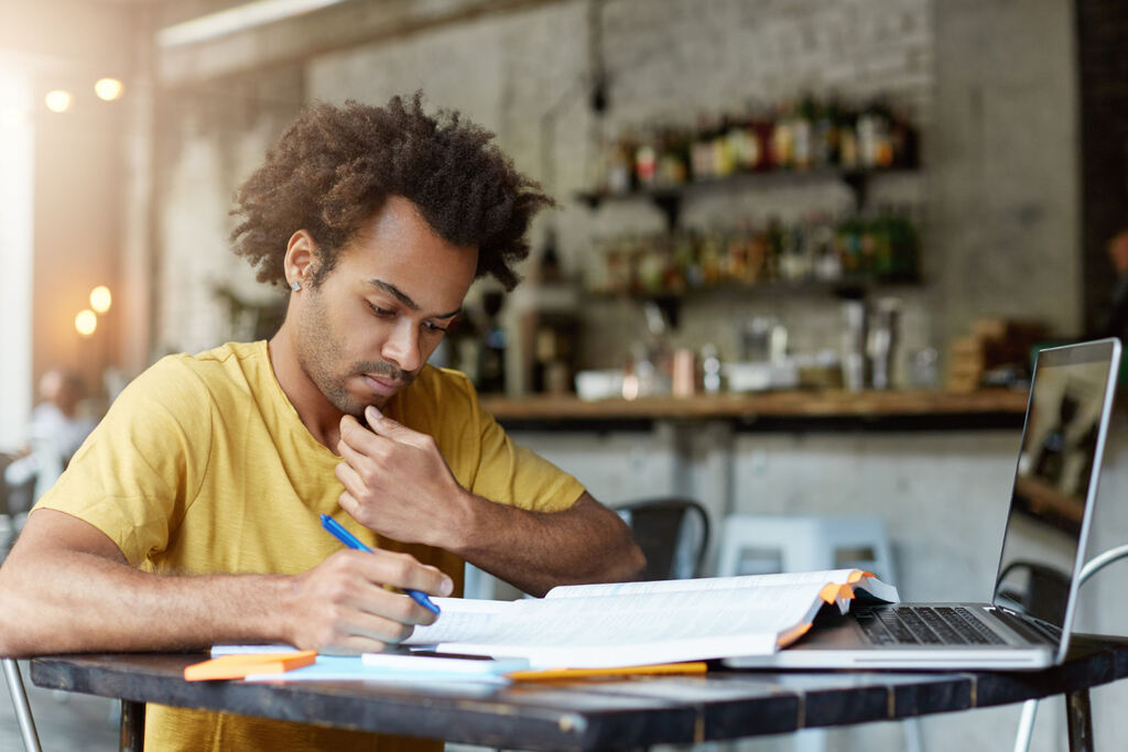 Como estudar online o ensino fundamental EJA?
