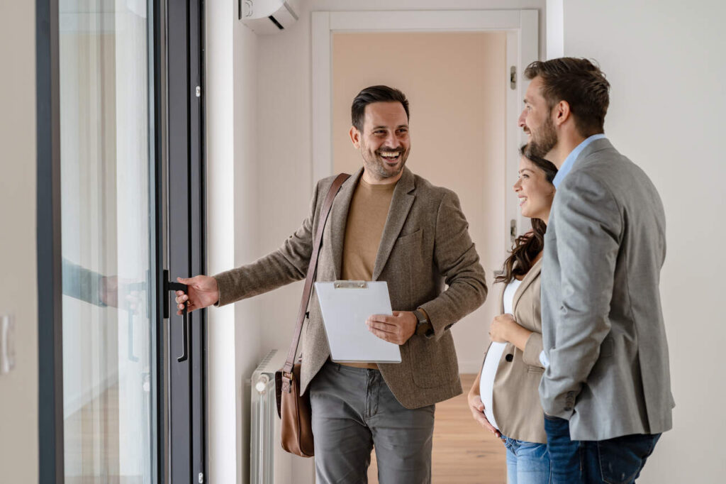 técnico em transações imobiliárias com clientes